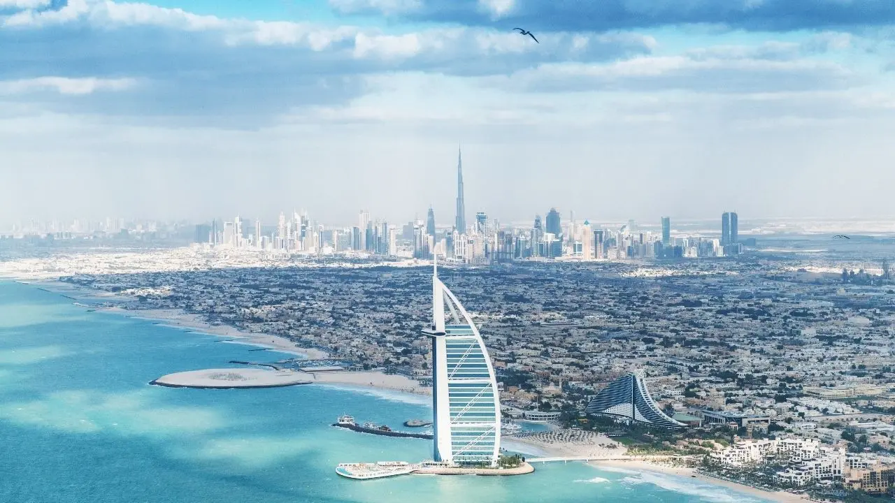 Viver em Dubai exige adaptação a regras rígidas e luxo extremo